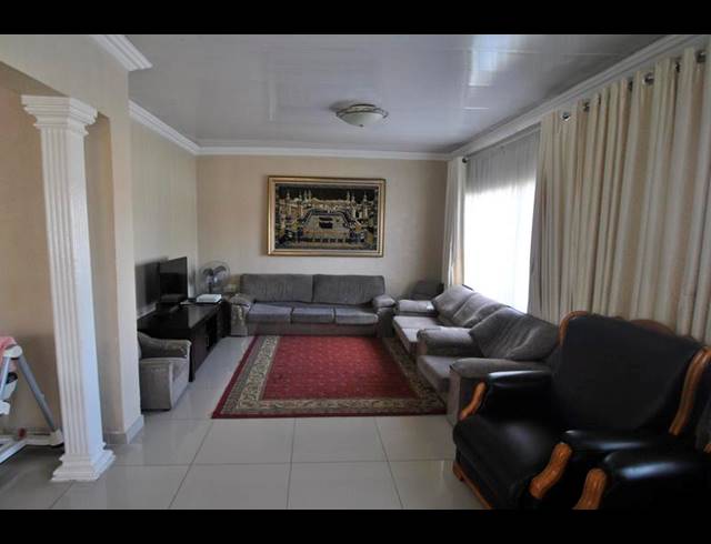 4 BEDROOM HOUSE FOR SALE IN ZAKARIYYA PARK